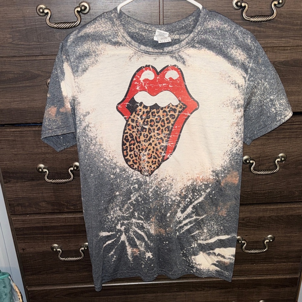 Graphic Kids T-Shirt - Gray with Red and Black Design